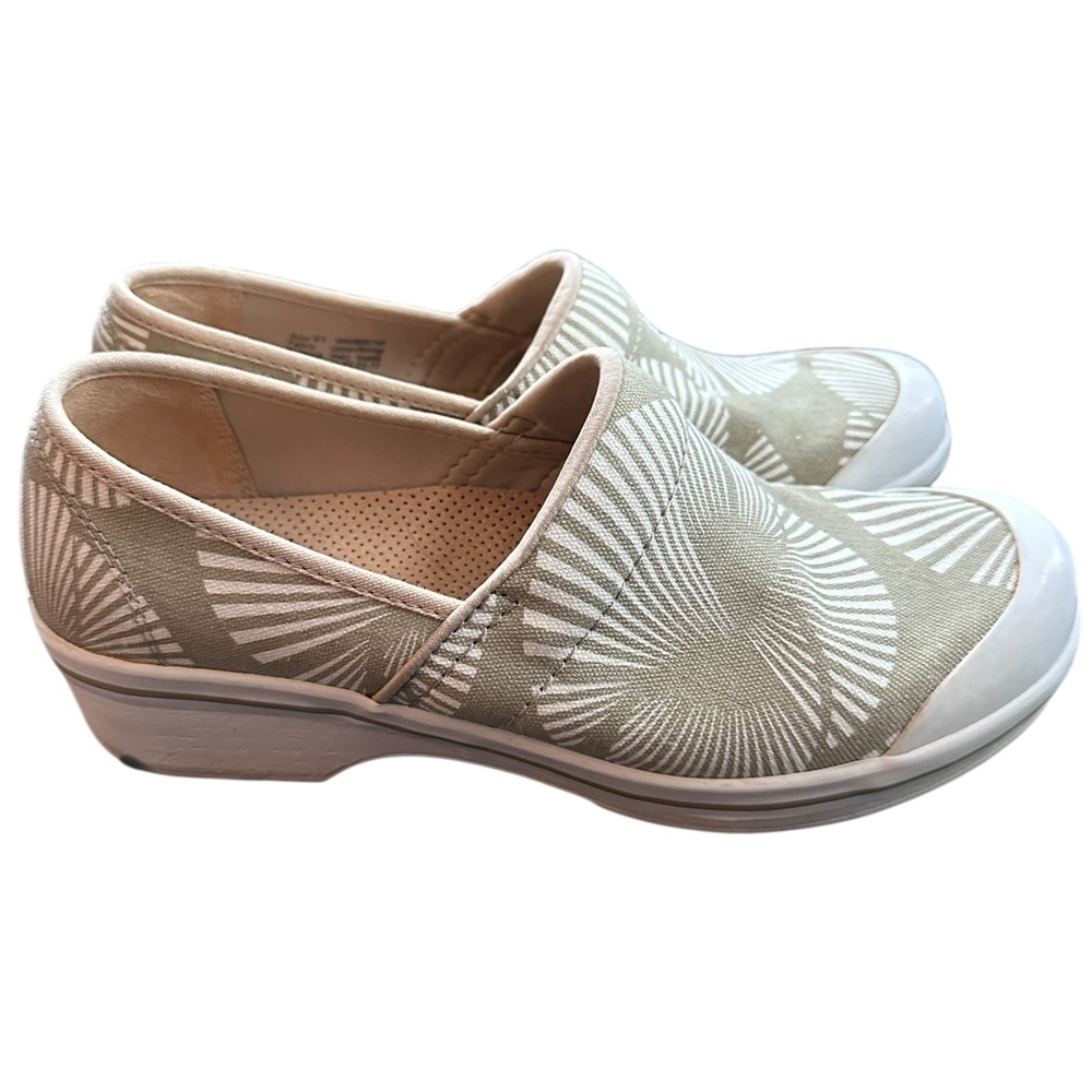 Dansko Vegan Canvas Clogs Womens 41 Tan White Geometric Slip On Comfort Shoes